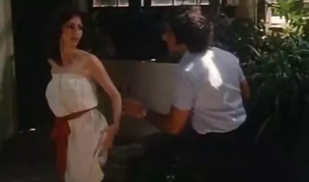 Il a léché une fille et film x pournou l'a baisée.