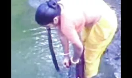 Baise la balle bouclée avec une coupe de cheveux intime. film porno gratuit avec histoire