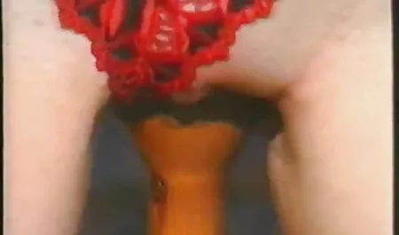 Mulâtre bouclé avec une bite douce. film porno gratuit lesbienne