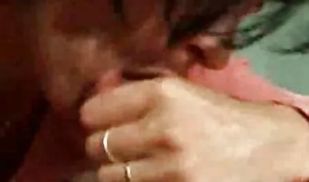Jasmine prend une film action porno gratuit bite dans sa bouche et suce.