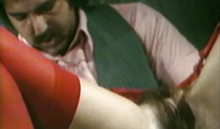 La blonde se fait baiser video porno chinois gratuit sur une balle en caoutchouc.