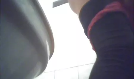 La blonde travaille sa bouche et attrape video x hard gratuit l'éjaculation.