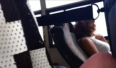 Le sperme coulait sur le joli visage d'un x film adulte adolescent.