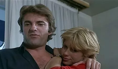 L'homme fait de x porn gratuit l'argent.