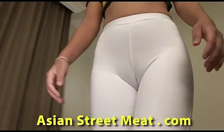 Adriana baise un film porno streaming complet vf employé de l'hôtel.