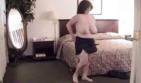 Elle porno gratuit 2017 a les cheveux bruns dans deux trous.