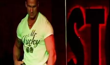 Baise dans vidéo x gratuit français le cul et le vagin d'une femme noire.