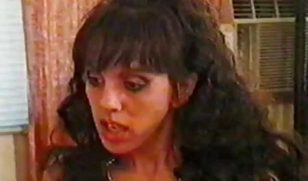 La fille humide suce et abandonne porno a télécharger gratuitement dans la piscine.