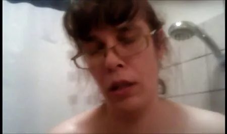 Lesbienne francais film porno actrice frottant gay dans le vestiaire.