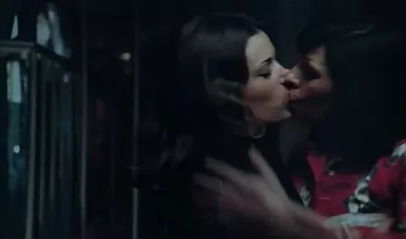Le mamelon se fait baiser par un homme après film porno gratuit femme enceinte s'être masturbé.
