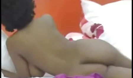 Maîtresse en video porno gratuit a voir bas noirs se fait baiser par un copain.