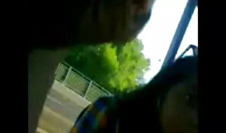 Un voleur extrait de film gratuit porno baise un gardien.