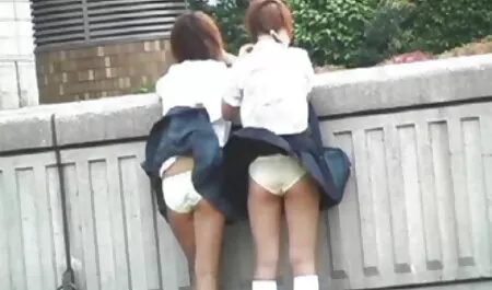 La fille dans video amateur x gratuit le masque suce.