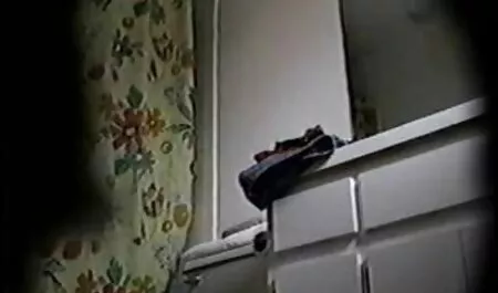 Deux Libertins s'amusent dans le sauna avec un hd porno gratuit homme.