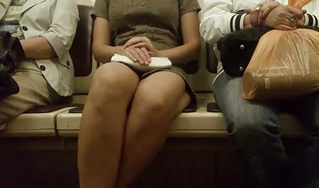 Anissa ayant des relations sexuelles avec la petite amie de son petit films x hd gratuit ami.