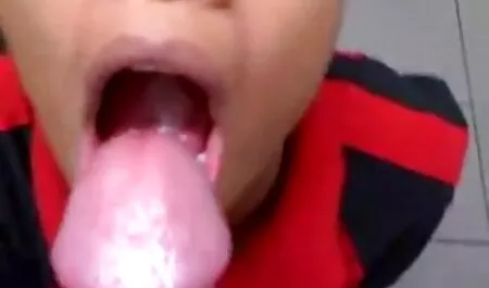 Une grosse bite noire manger une blonde. video x gratuite trans