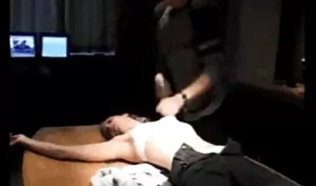 Les jeunes sucent porno en français hd des bites et baisent chauve.