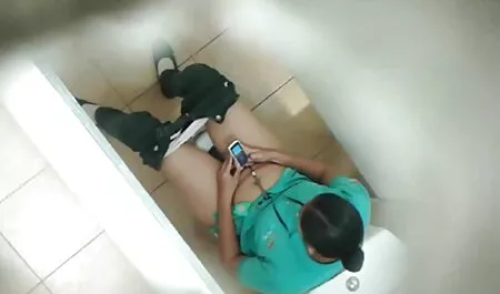 Lena films x femmes matures Paul et sa petite amie baise à la salle de gym.