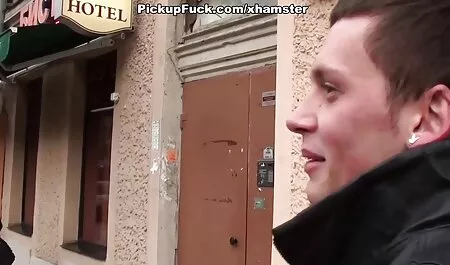 Brunette ayant des relations sexuelles pour la vidéo x gratuit streaming première fois.