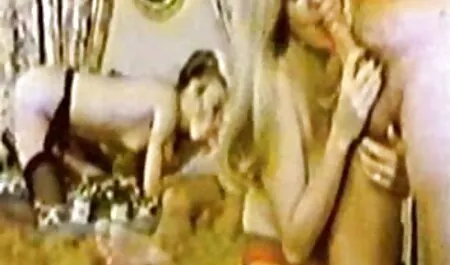 Montrer de la x video porno gratuite poitrine et de l'emplacement.