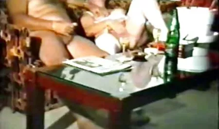 Avoir un film porno français gratuit des relations sexuelles en groupe avec un homme.