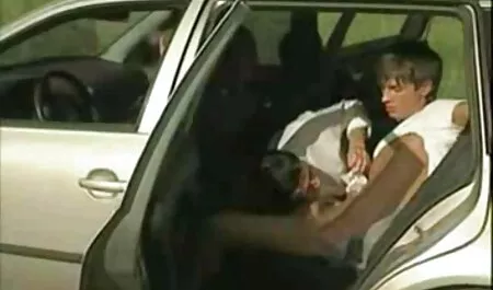 Le garçon a un poulet dans la bouche. film porno espagnol gratuit