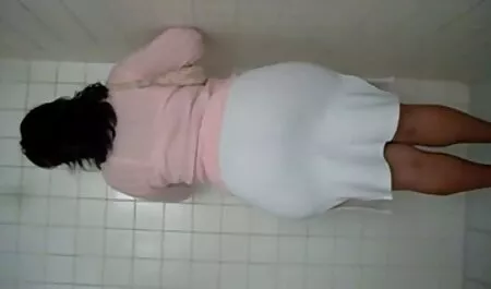 L'occupant britannique se fait baiser dans la salle de bain. film porno américain gratuit