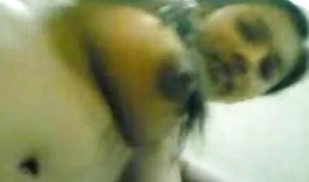 Il a attrapé la bite avec ses lèvres et il film sexe gratuit amateur suce.