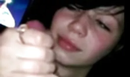 Une jeune fracture des films porno gratuits anale.
