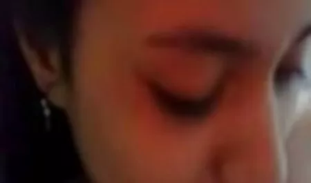 Un cousin qui souffle fille xxx gratuit le membre du demi-frère.