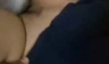La royauté blanche baise un voir video porno en streaming homme noir.
