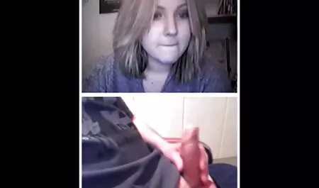 Femme en bas tâtonne le vagin dans extrait de video porno gratuit la chambre à coucher.